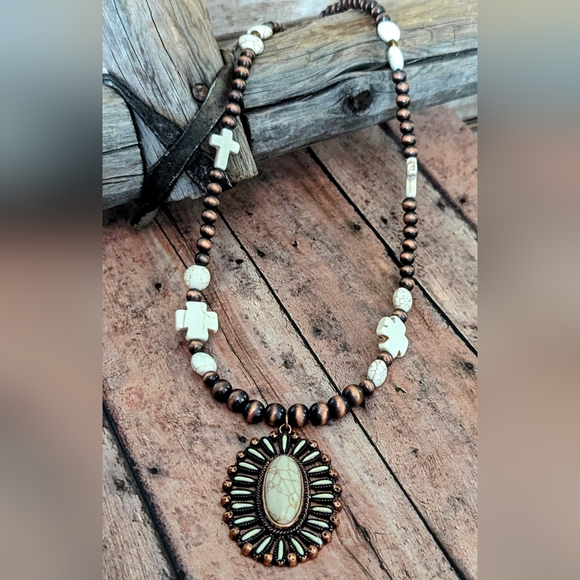 Copper & White Colored Stone Beaded Necklace With Pendant - Picture 4 of 7